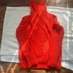 🆕J Crew Turtleneck Cambridge cable sweater
Color brilliant zinnia